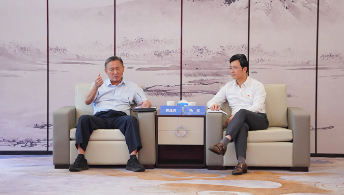 樟木頭鎮黨委書記黃淦洪一行蒞臨VR彩票調研指導